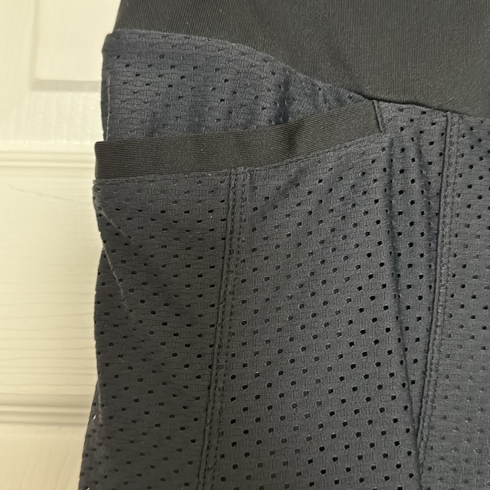 Tail Perforated Skort for Golf - Picture 2 of 6